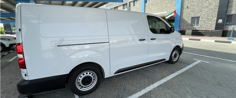 dubai ev van blog featured